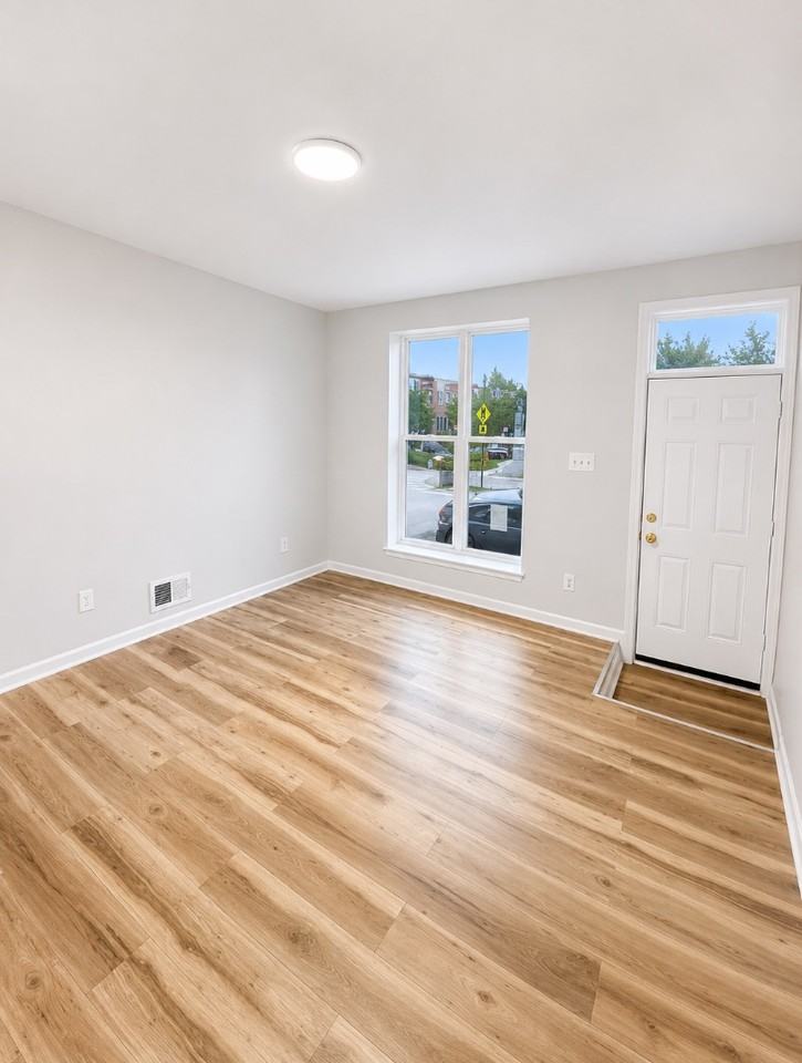 2538 E Fayette St - Photo 2 of 14