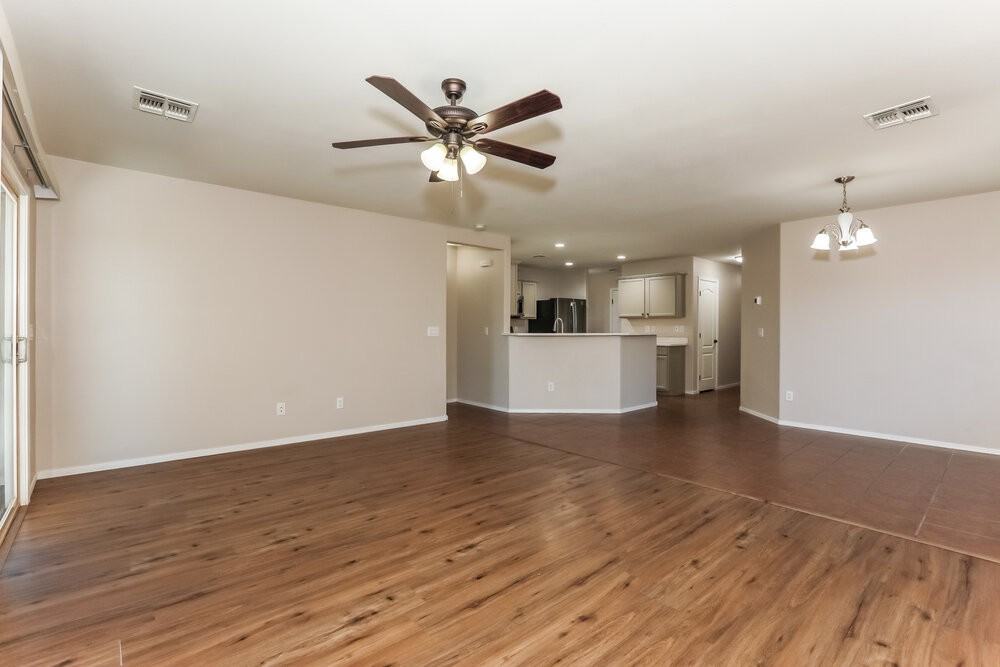 37870 N Beverly Ave - Photo 3 of 16