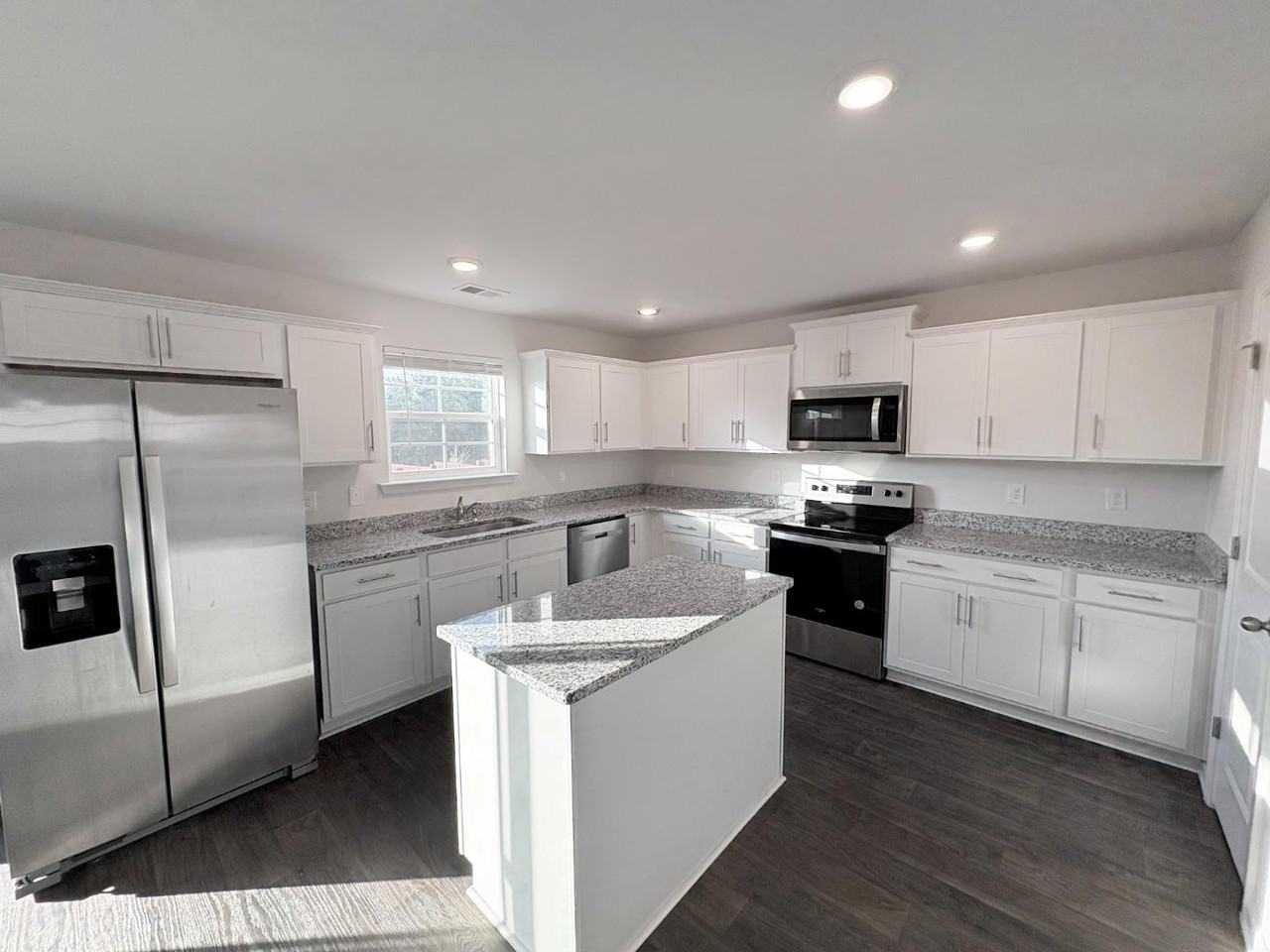 440 Delahays Rd - Photo 4 of 11