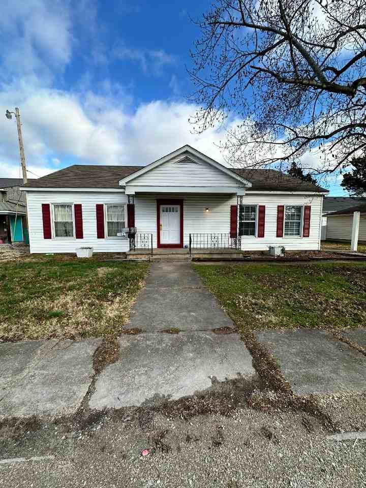 103 S Green St - Photo 2 of 13