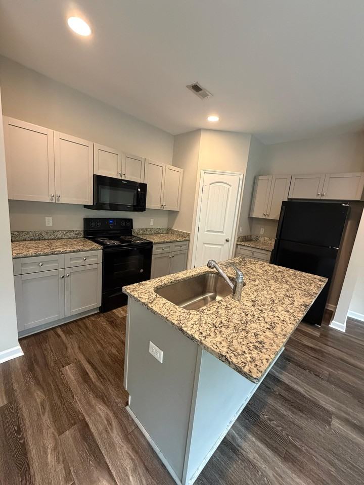 654 Pippin Dr #1 - Photo 3 of 12