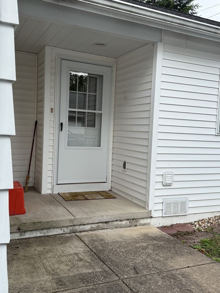 517 E Linn St #1 - Photo 4 of 38