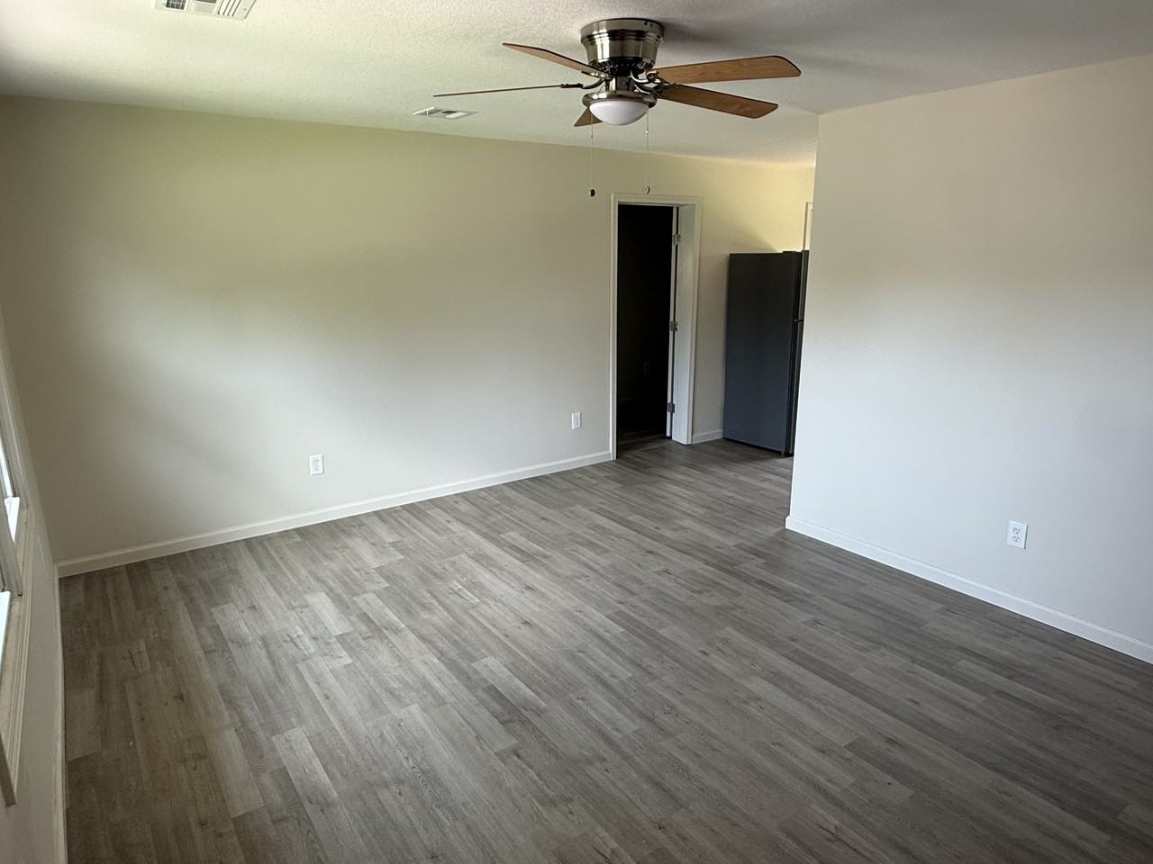 42 Halsey Dr #1 - Photo 3 of 11