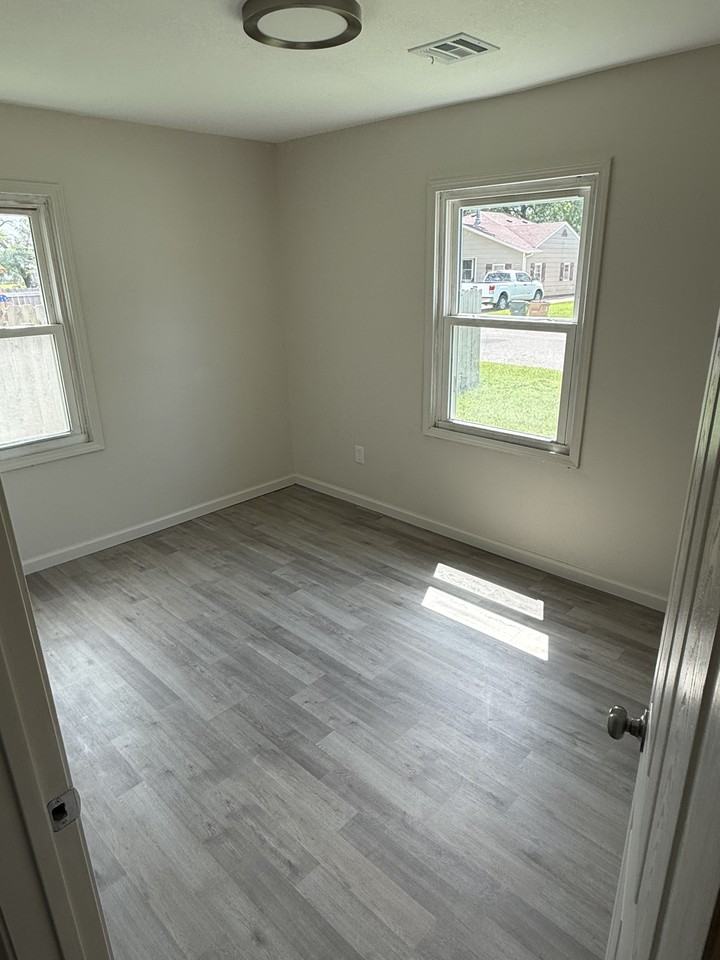 42 Halsey Dr #1 - Photo 6 of 11