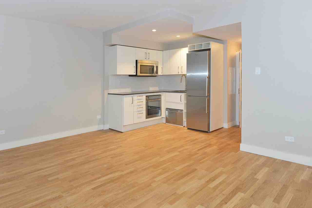 111 Lawton Boulevard - Photo 3 of 50