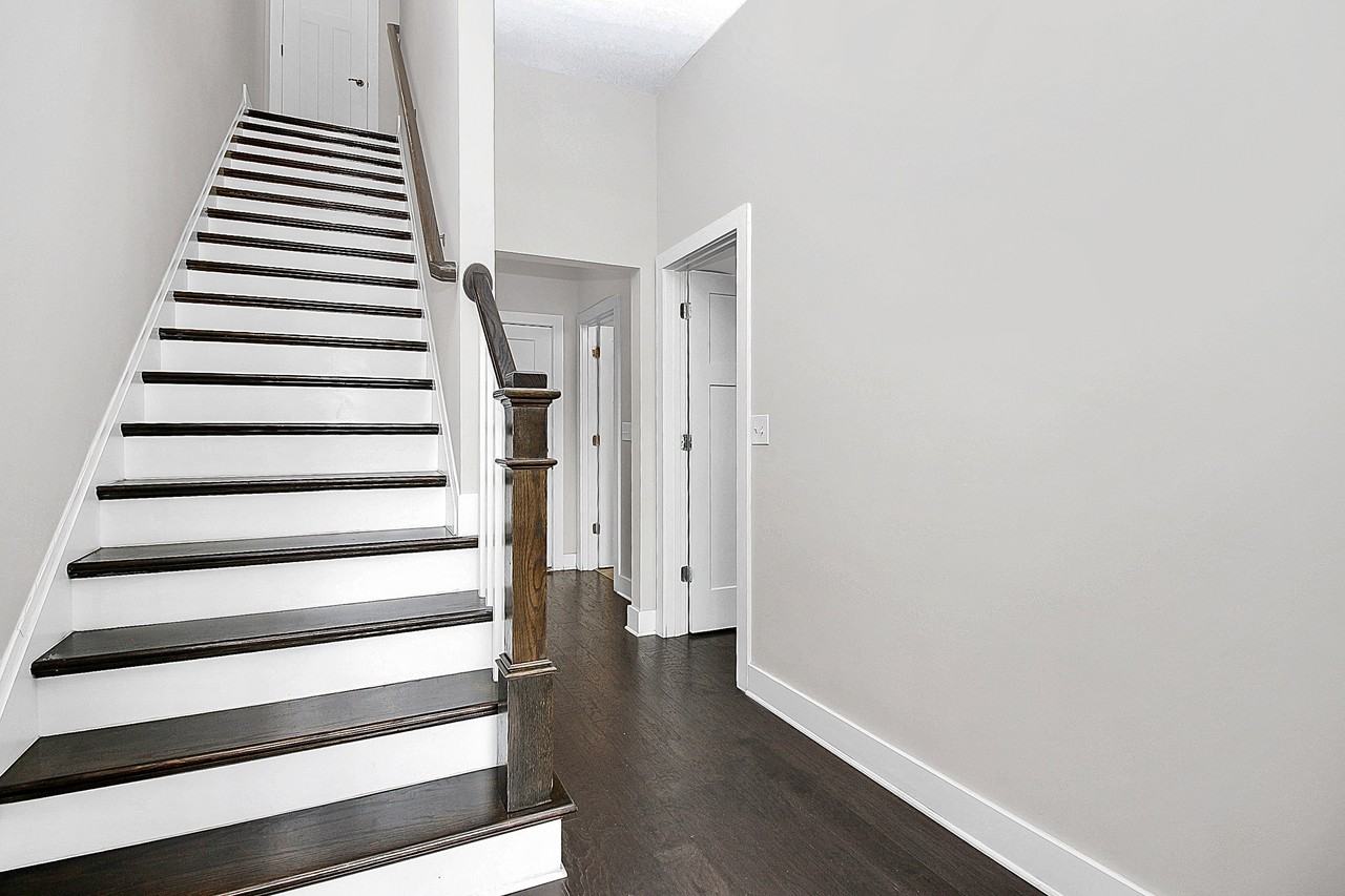1420 W 4th St #1 - Photo 3 of 15