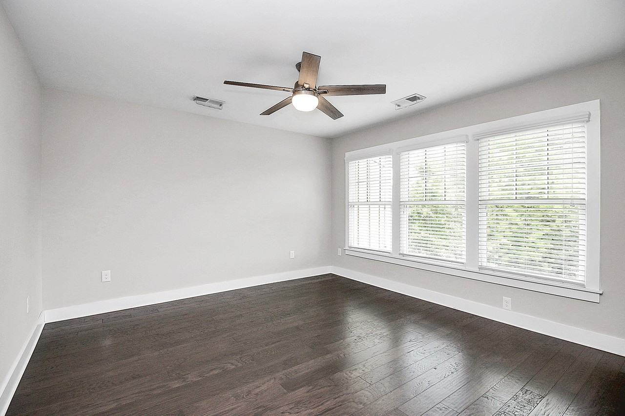 1420 W 4th St #1 - Photo 4 of 15