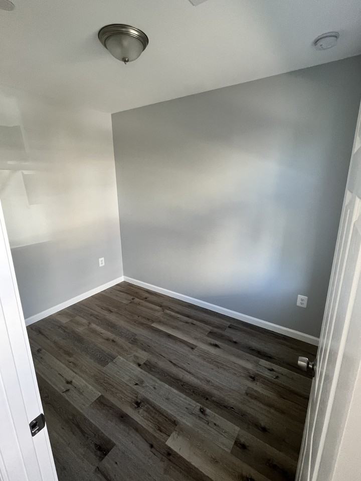 1709 E St Ne #2 - Photo 7 of 14