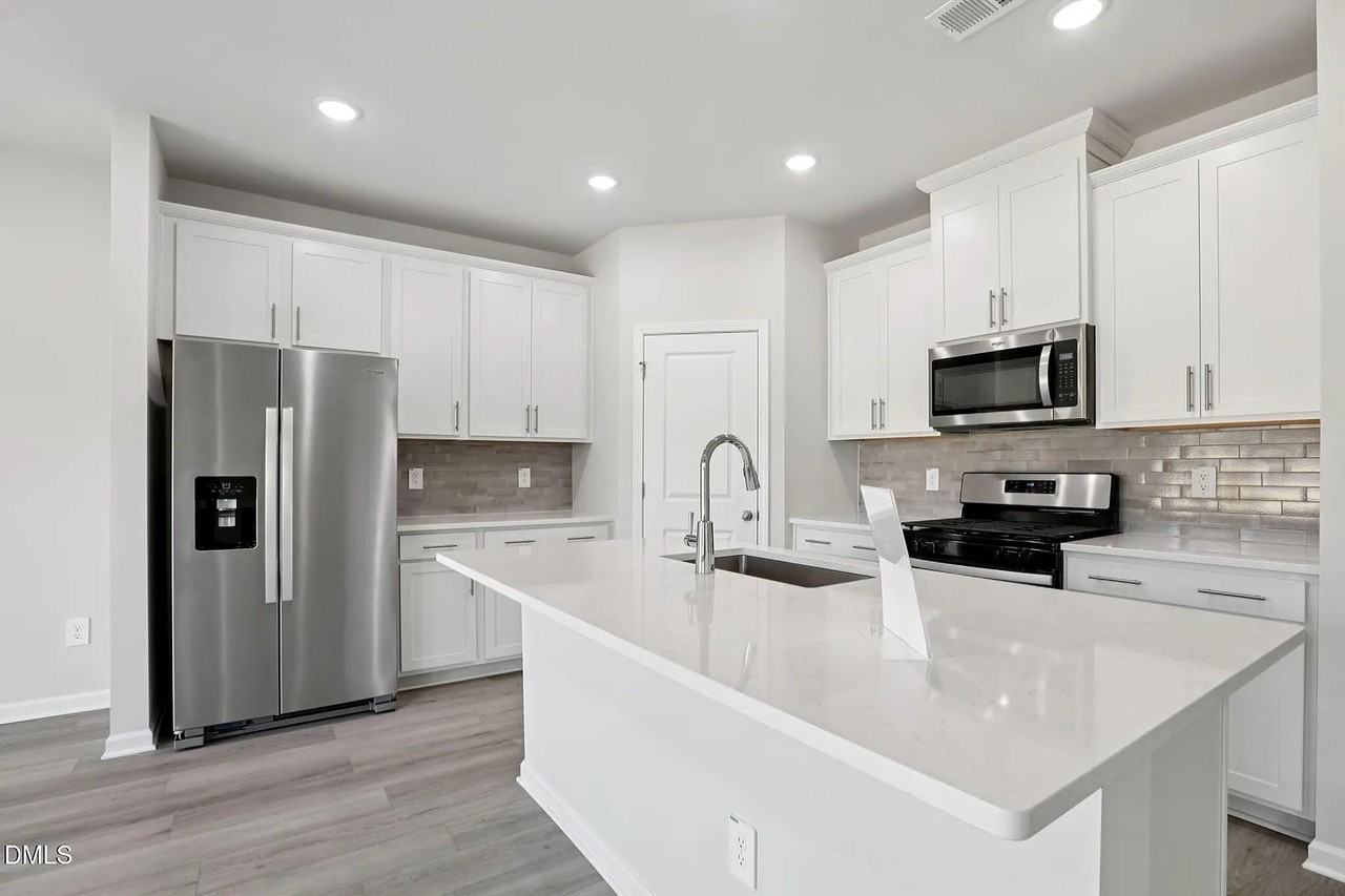 36 Hoff Ct - Photo 4 of 50