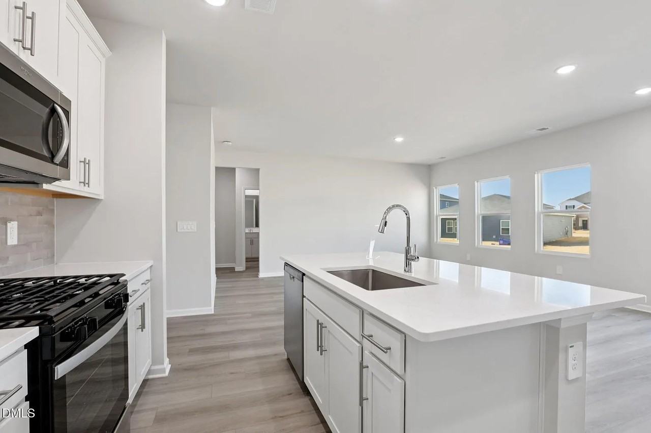 36 Hoff Ct - Photo 6 of 50