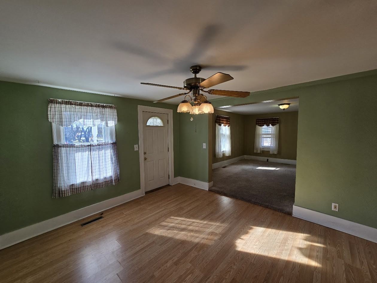 514 3rd Ave Se #1 - Photo 4 of 10