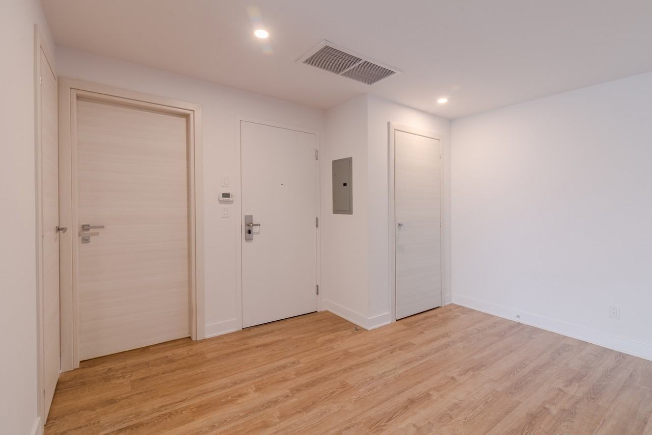 30 Saint Joseph Boulevard Est - Photo 7 of 50