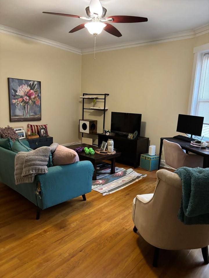 4410 N Rockwell St #2 - Photo 4 of 9