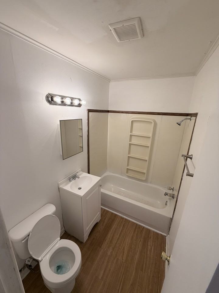 2809 Nw 25th St #1 - Photo 5 of 9