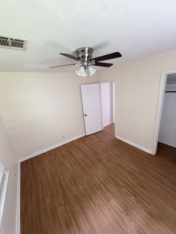 2809 Nw 25th St #1 - Photo 6 of 9
