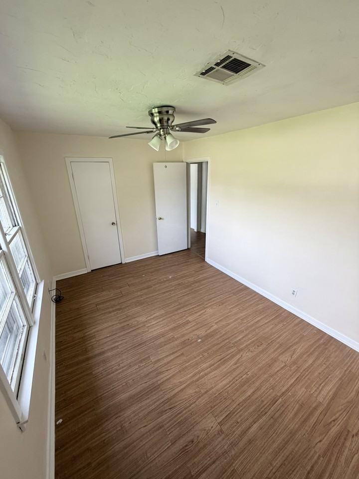 2809 Nw 25th St #1 - Photo 7 of 9