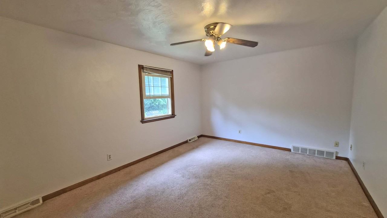 3972 S Schenley Ave #3972 - Photo 4 of 12