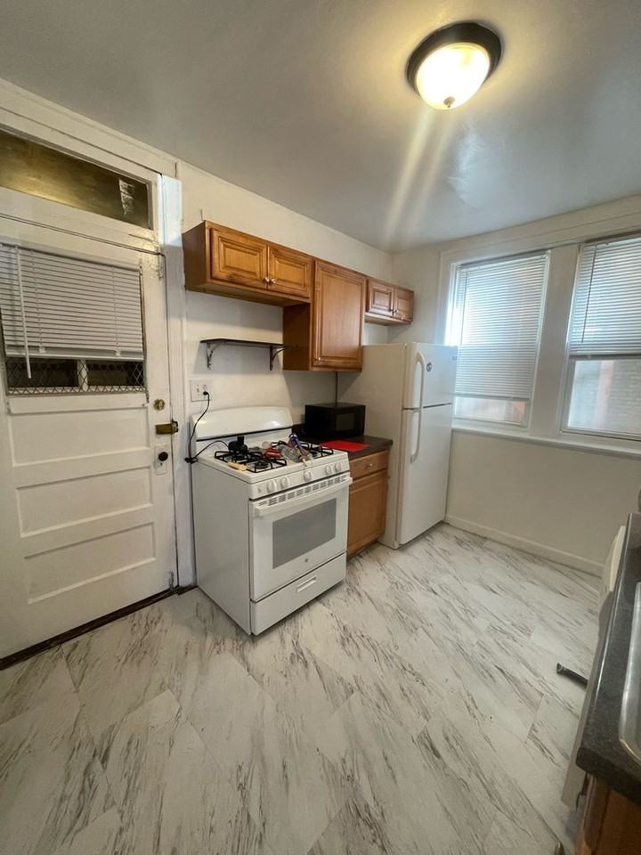 4407 N Kenneth - Photo 5 of 25