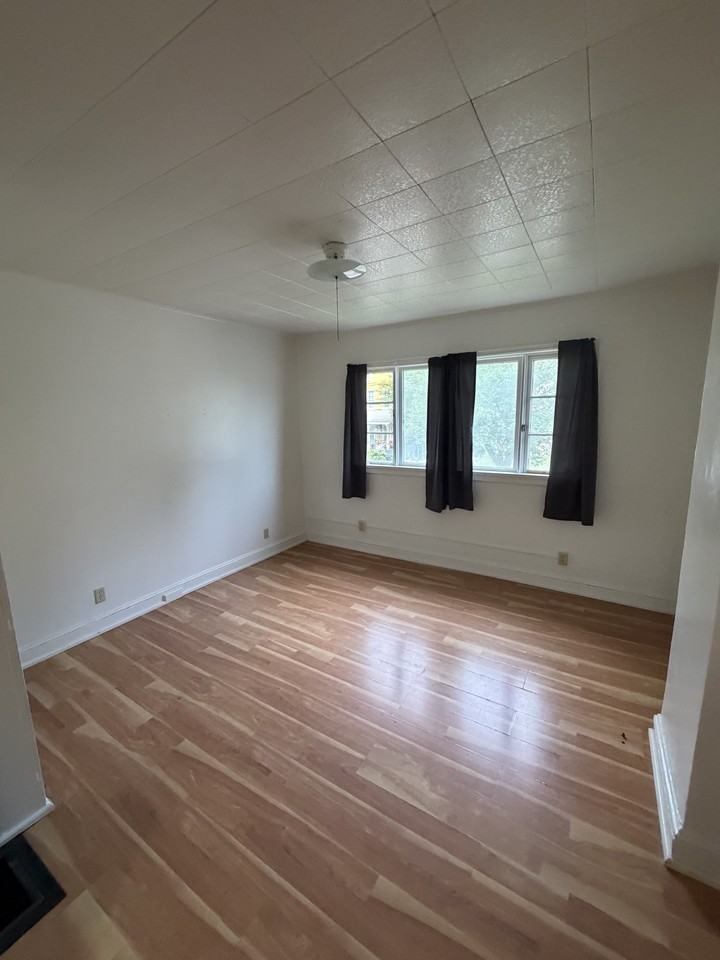 29 Cedar St #1 - Photo 3 of 11