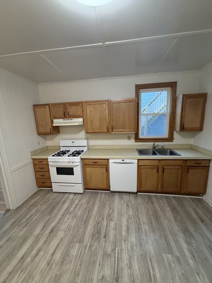 29 Cedar St #1 - Photo 6 of 11
