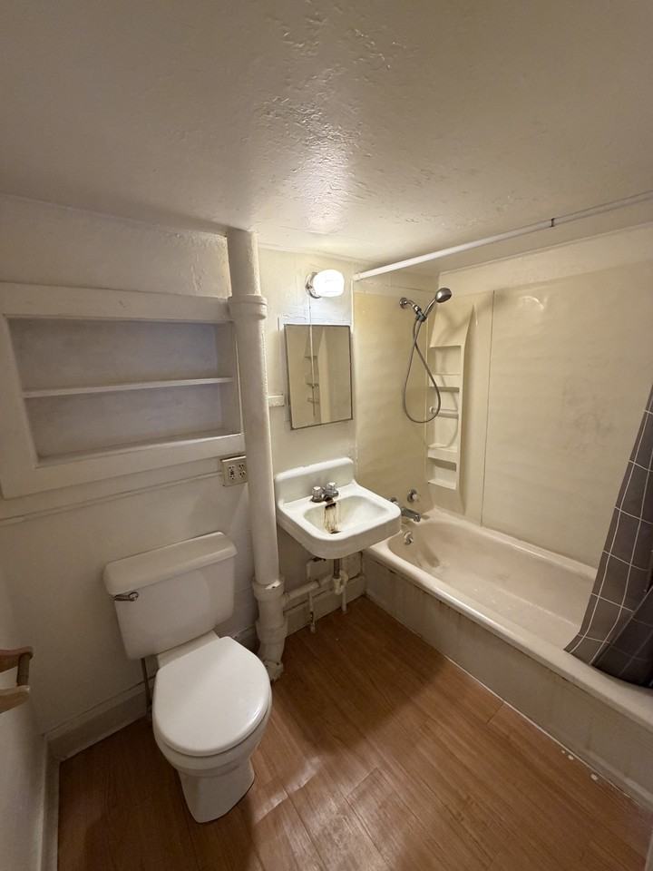 507 W Main St Apt 2r #2R - Photo 7 of 9