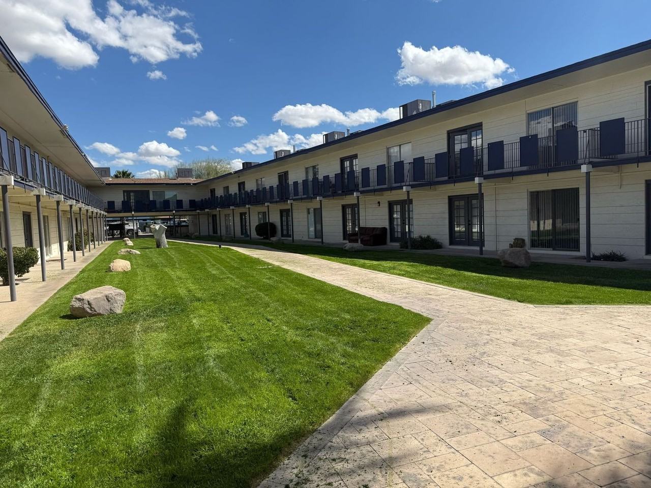 60 On Roger Apartments - Photo 4 of 23