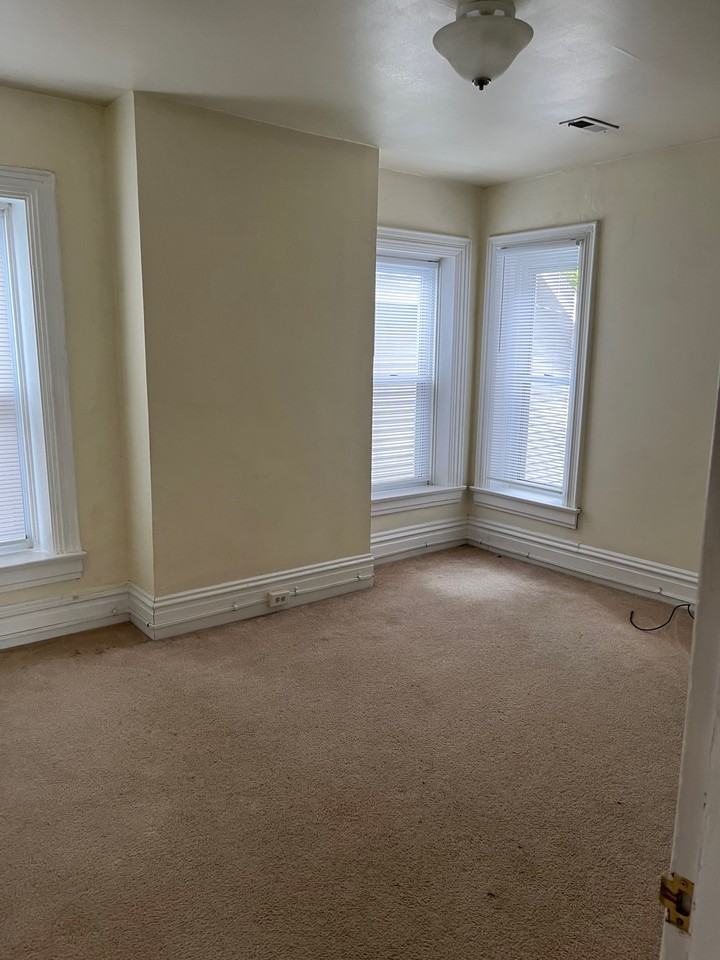115 W 3rd St #A - Photo 5 of 11