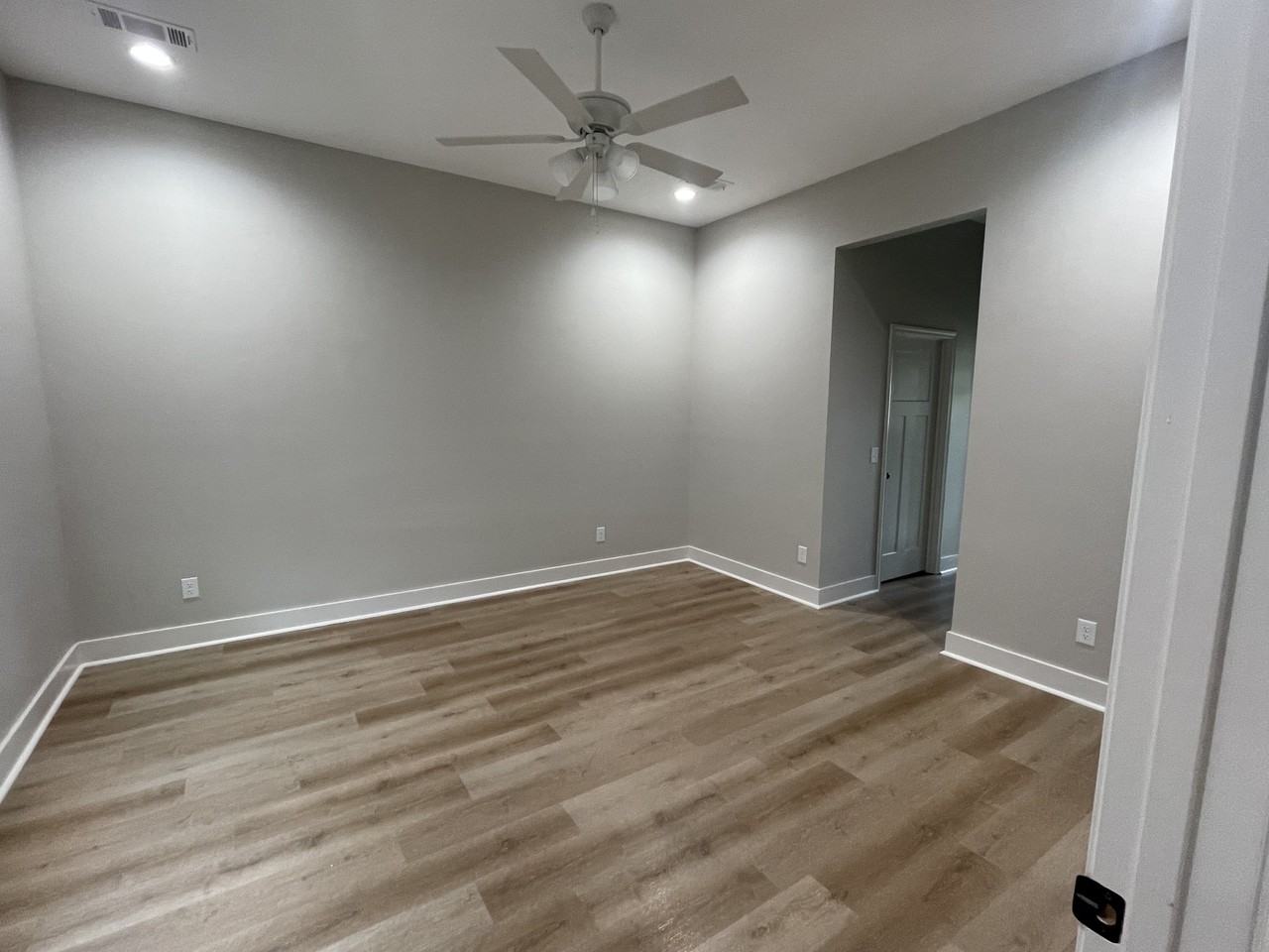 104A W 9th St #1 - Photo 4 of 10