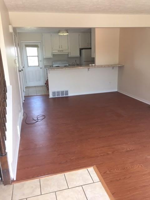 121 Oakwood Rd #E - Photo 2 of 10