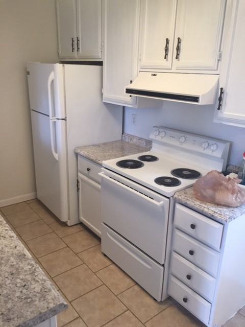 121 Oakwood Rd #E - Photo 3 of 10