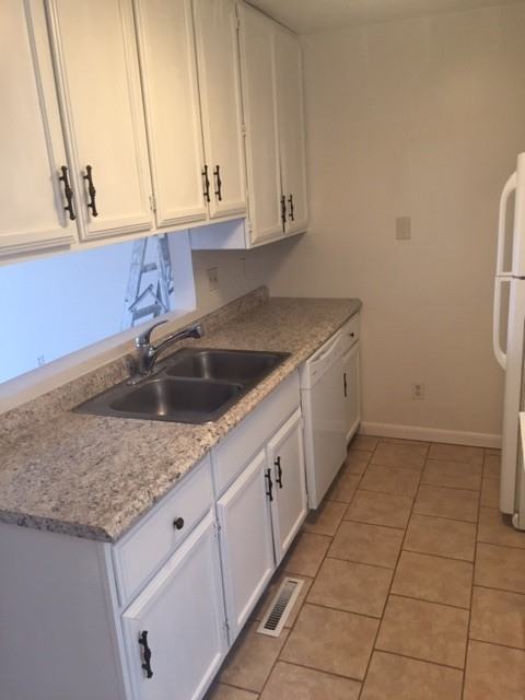 121 Oakwood Rd #E - Photo 4 of 10