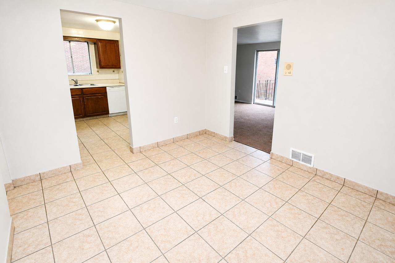 328 NOLL AVENUEAPT 4 #328-04 - Photo 7 of 11