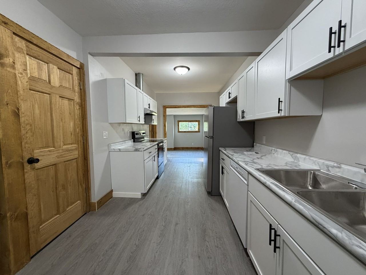 317 Earl St - Photo 2 of 24