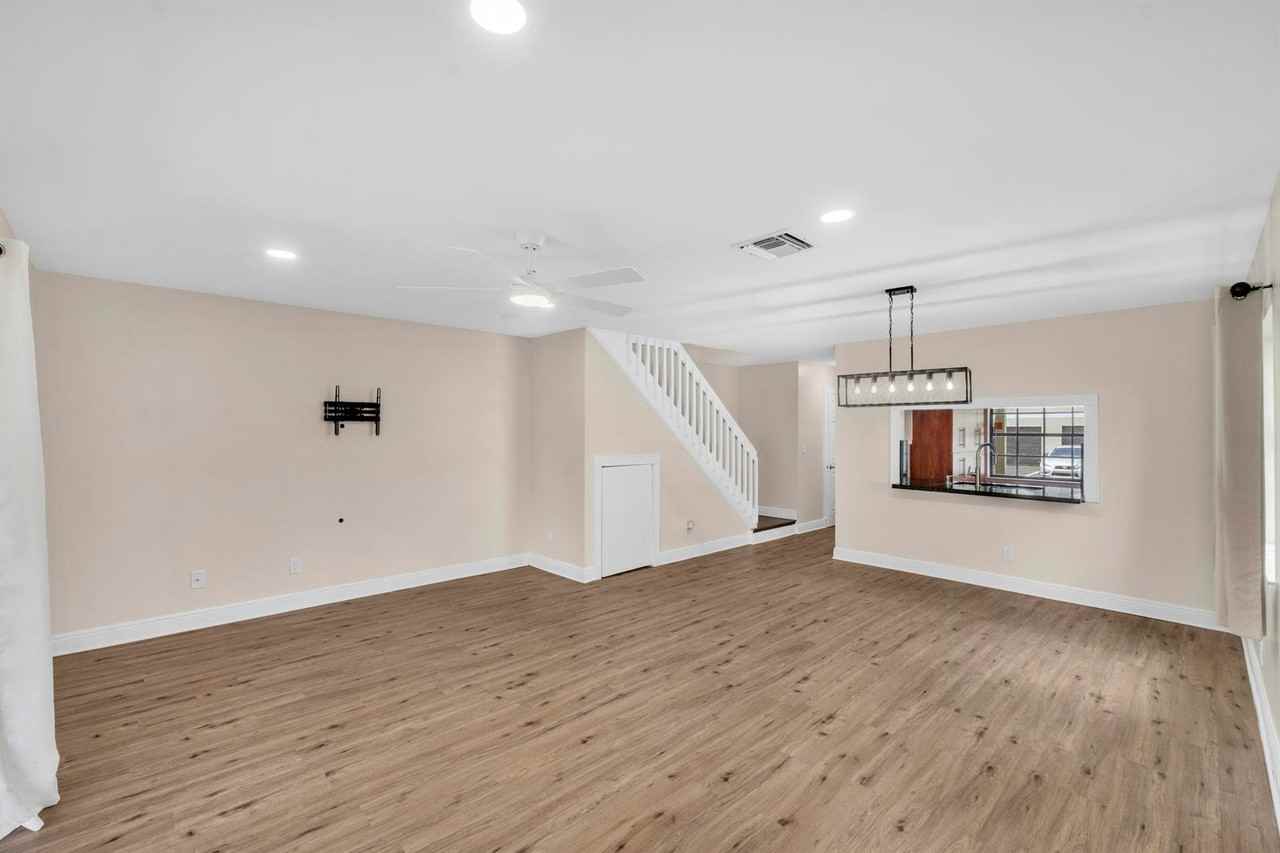2615 Southwest 81st Terrace - Photo 5 of 14