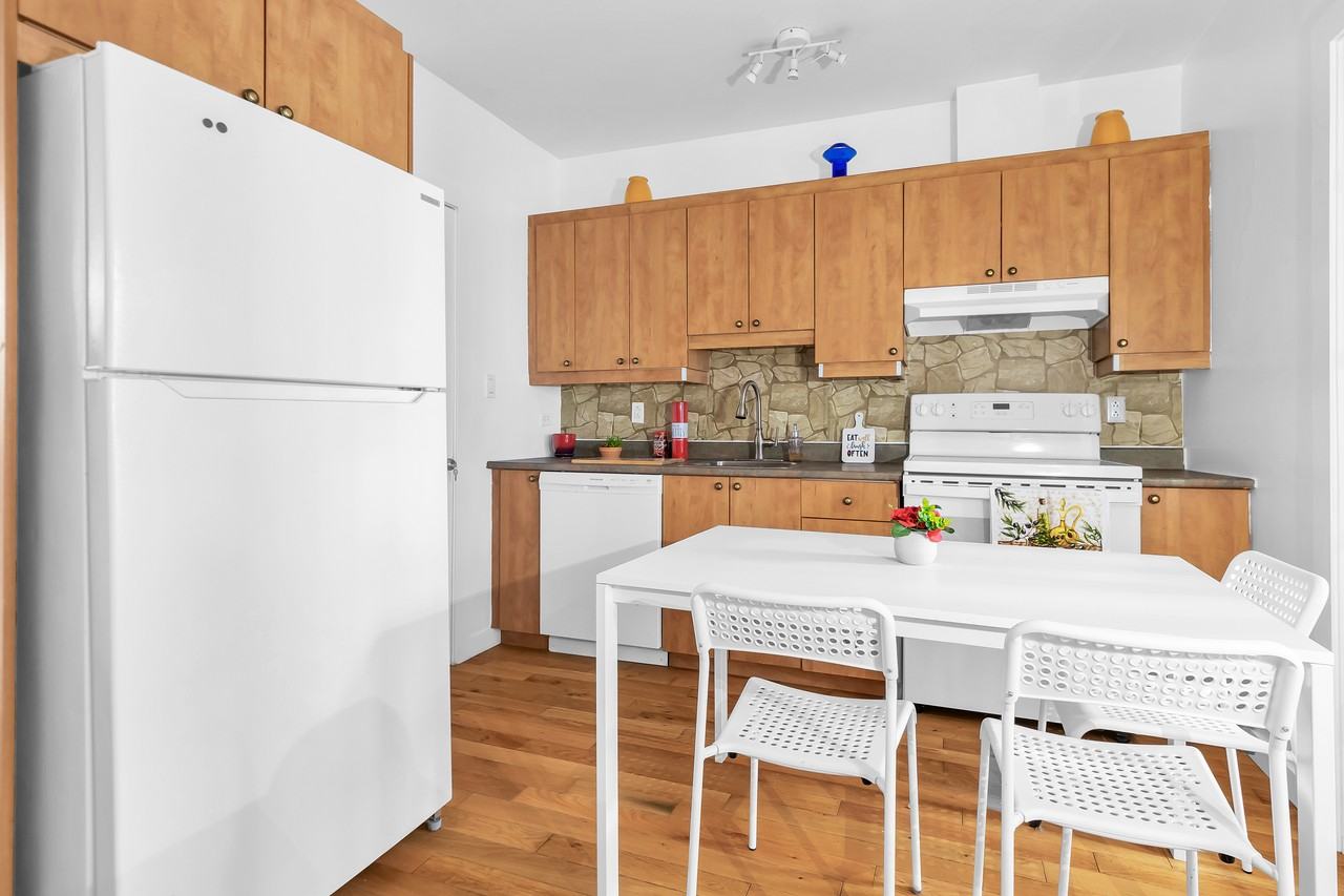 1536 Avenue Bourbonnière - Photo 5 of 13