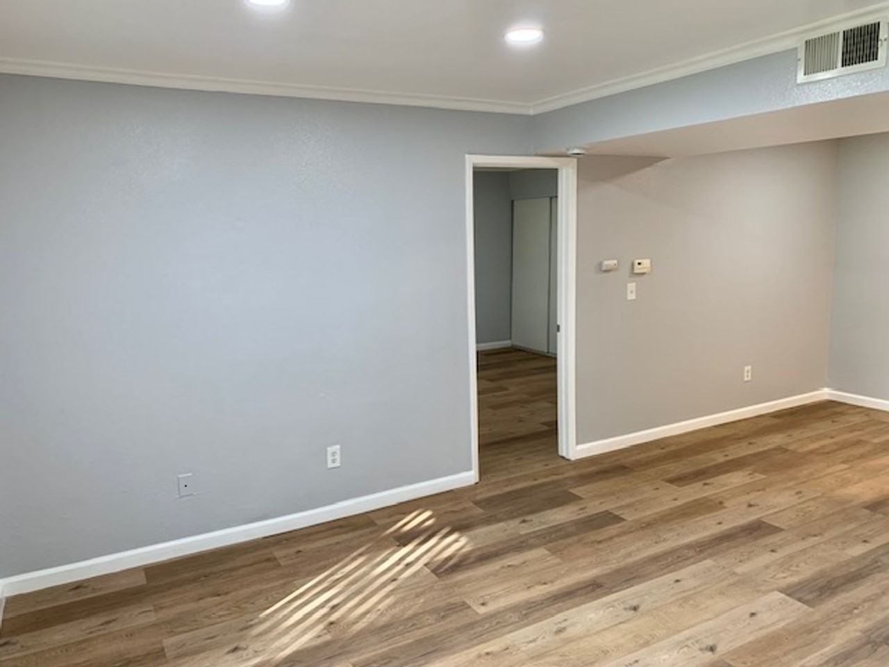 1163 Lakeview Cir - Photo 2 of 24