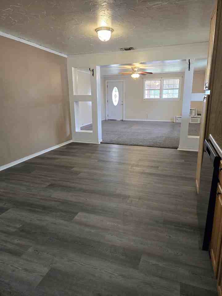 1021 S Westside Ave #1 - Photo 3 of 12