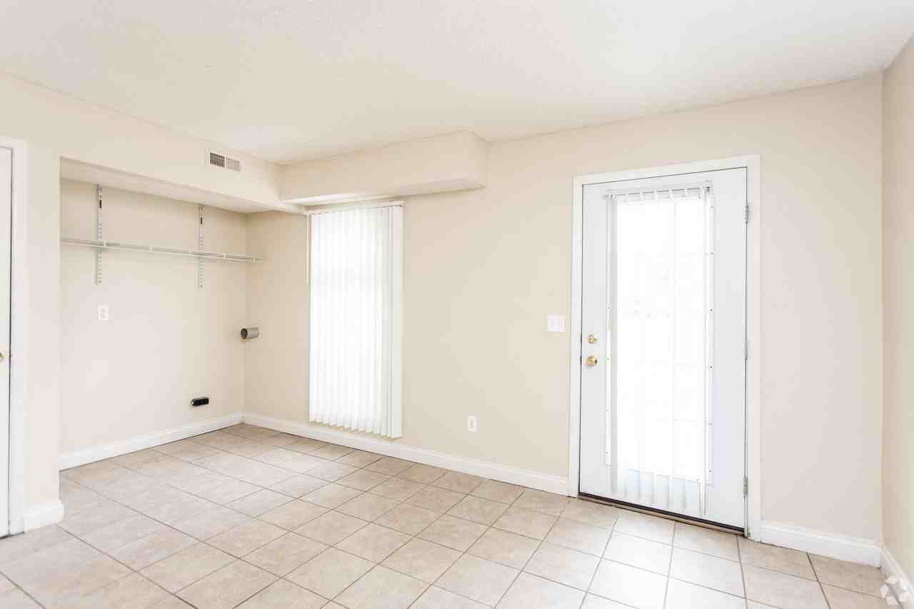 4315 Appian Way W - Photo 2 of 7