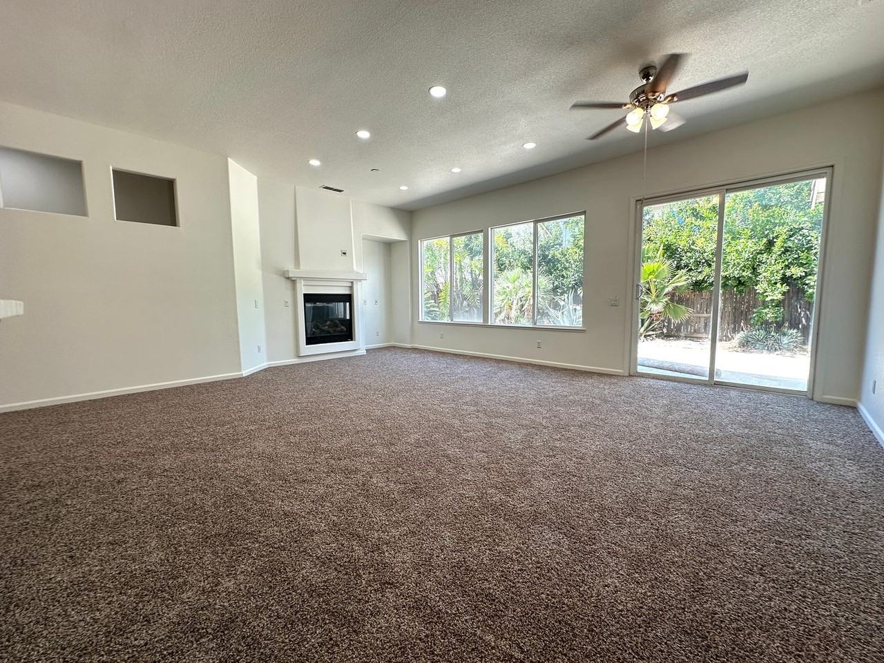 3545 Laguna Ct - Photo 5 of 35