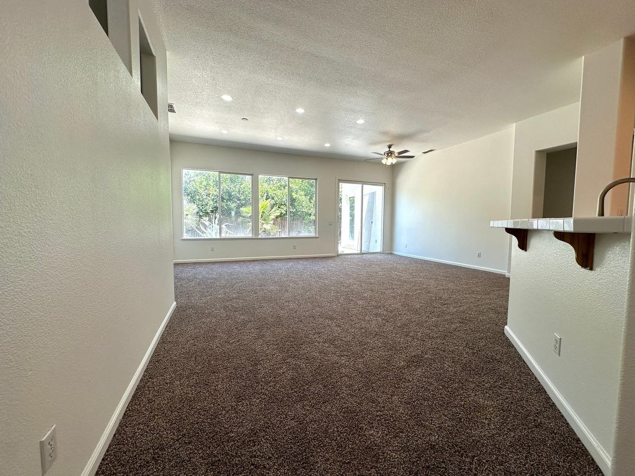 3545 Laguna Ct - Photo 6 of 35