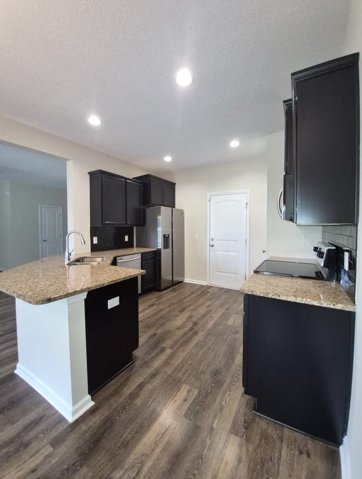 33 Trask Cir #1 - Photo 3 of 31
