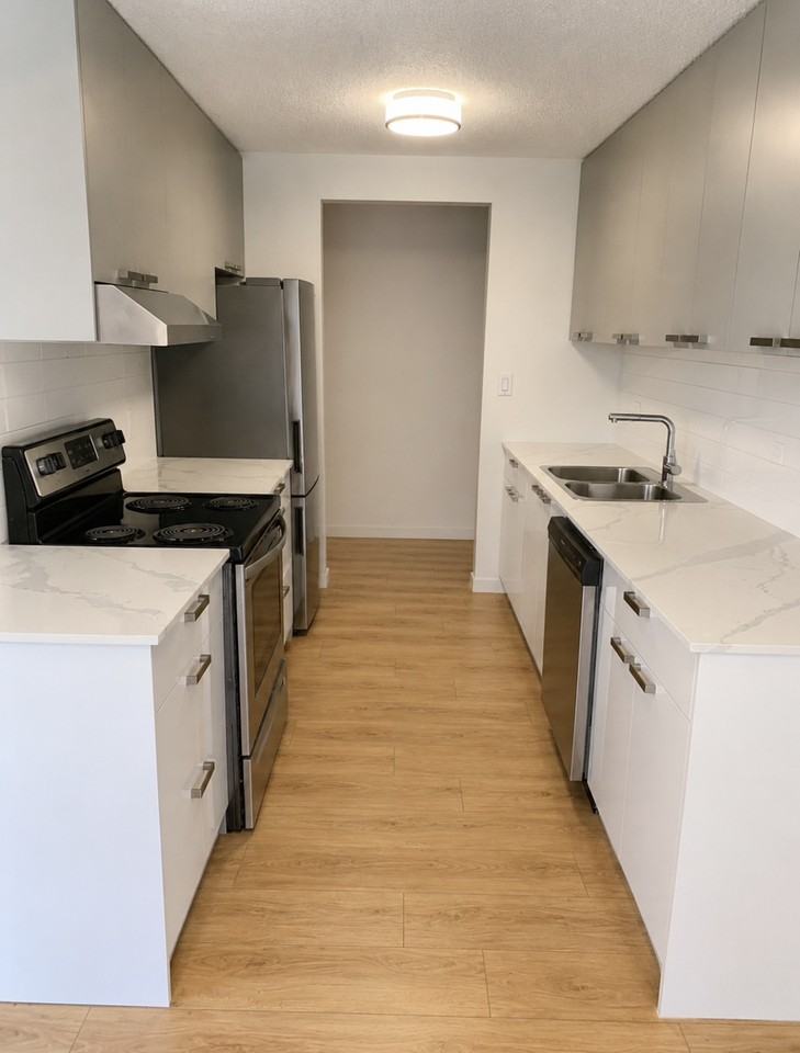 989 Lytton St - Photo 2 of 5