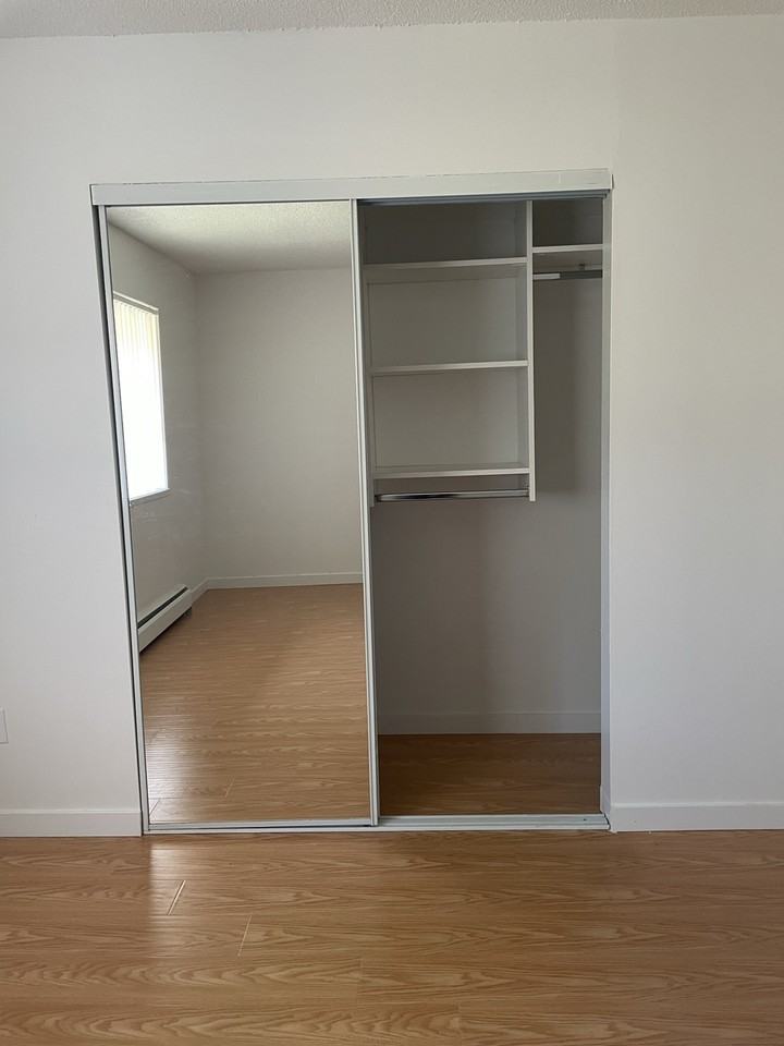 989 Lytton St - Photo 5 of 5