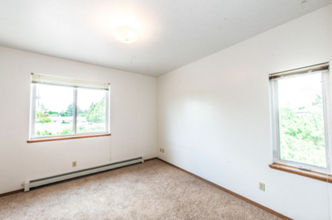 Pines Apartments - Photo 5 of 17