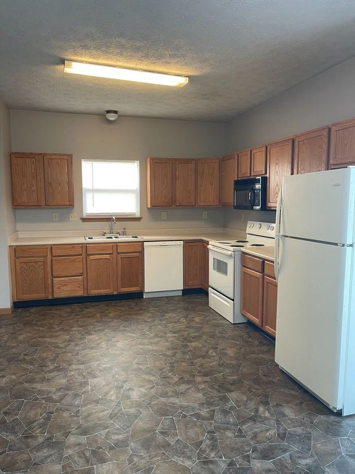 3368 Edison Dr - Photo 2 of 14