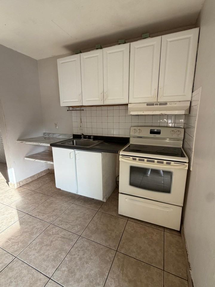 2359 Farragut St #B - Photo 6 of 7