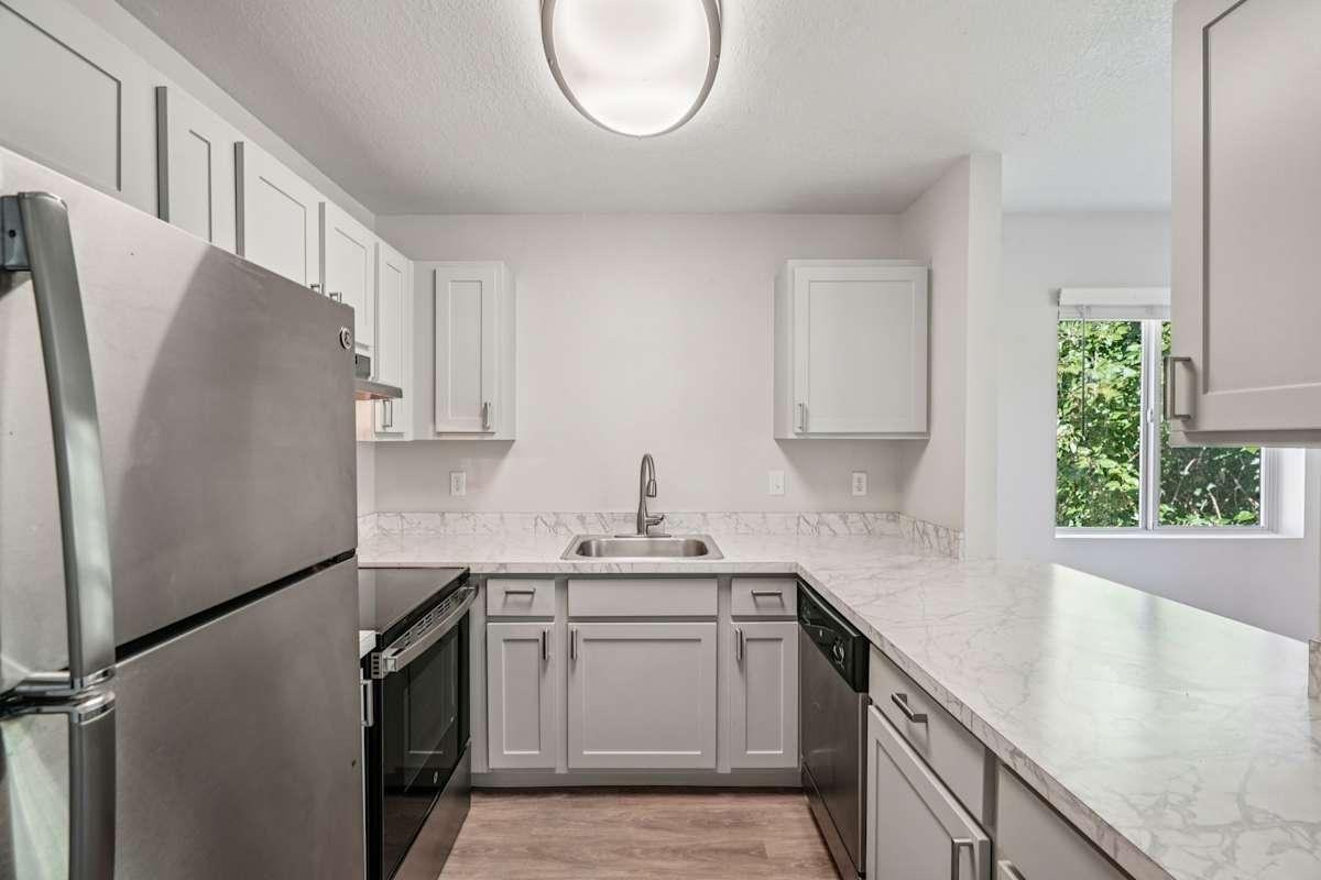 12200 Se Mcloughlin Blvd - Photo 2 of 21