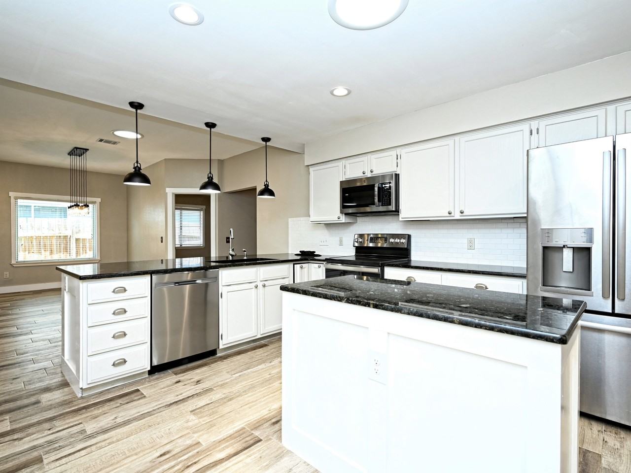 8406 Racine Trl - Photo 2 of 15
