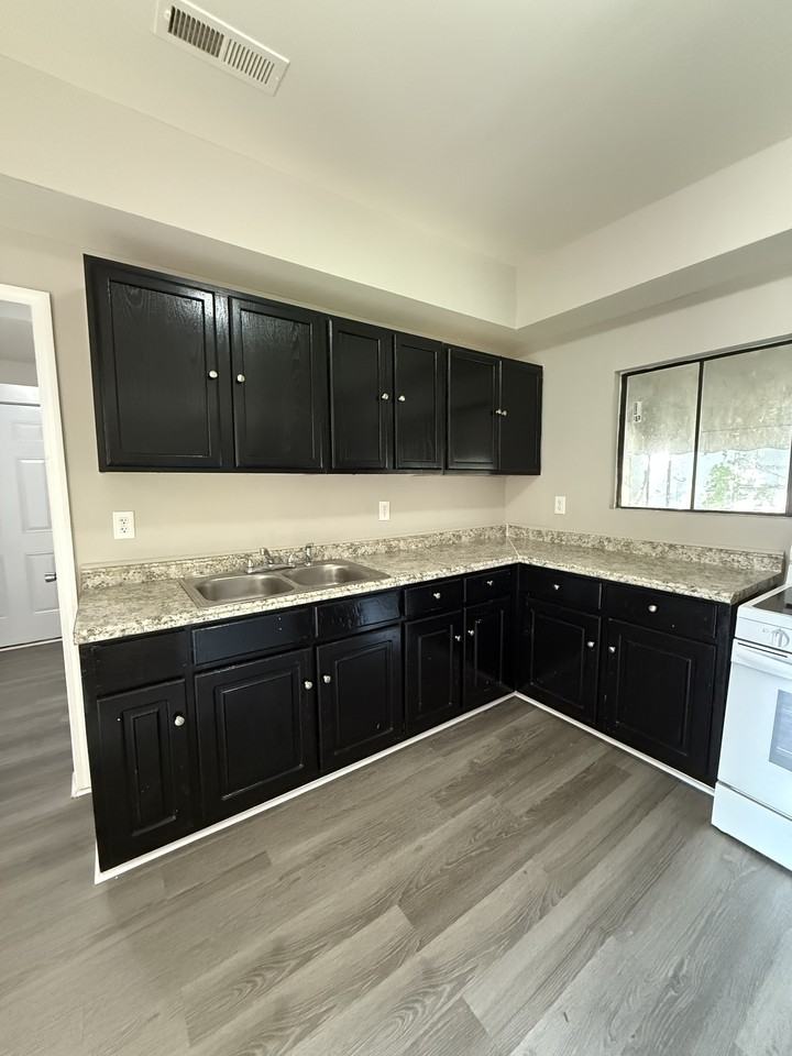 412 Bryant St #1 - Photo 3 of 12