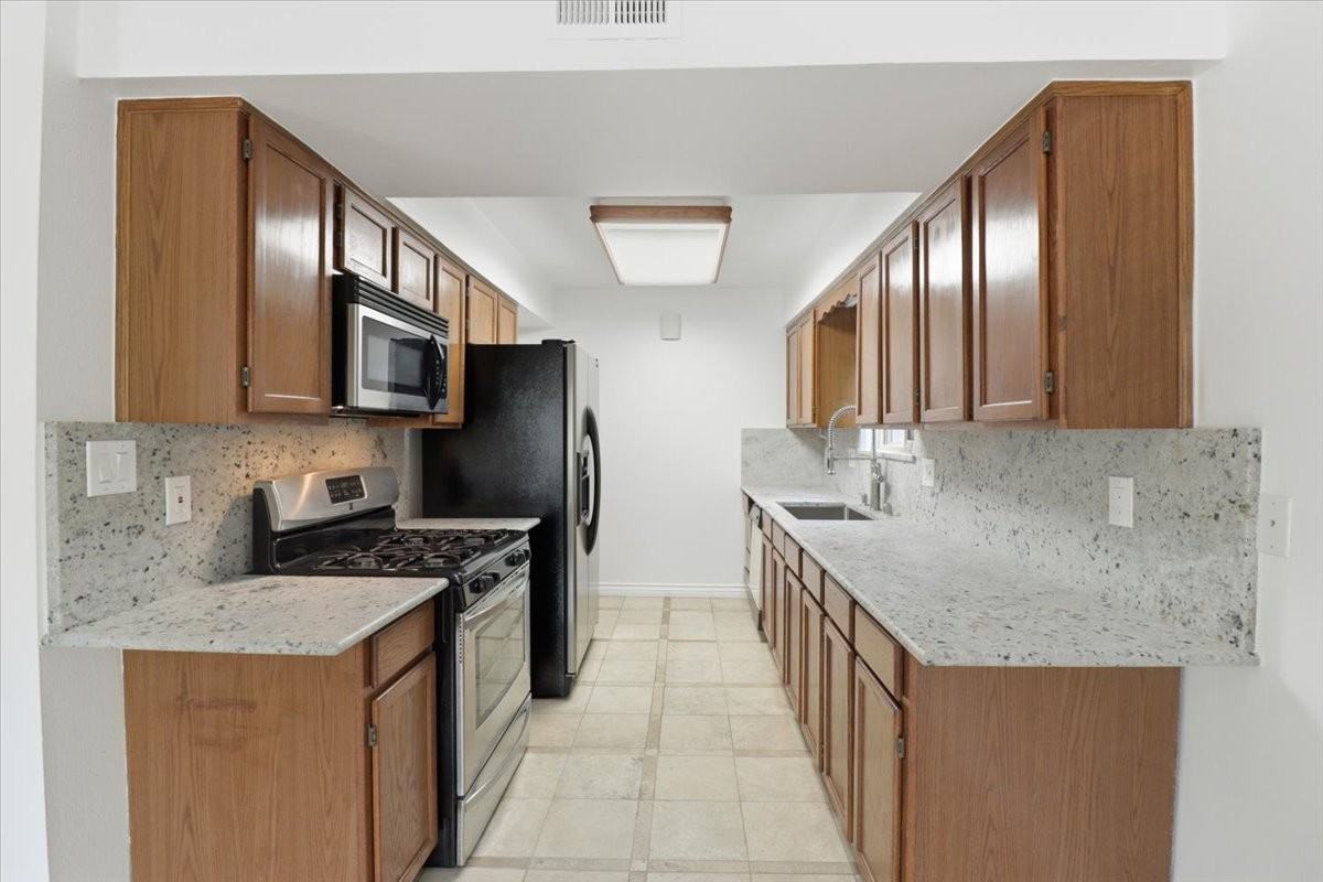 577 Houston Dr #1 - Photo 3 of 30